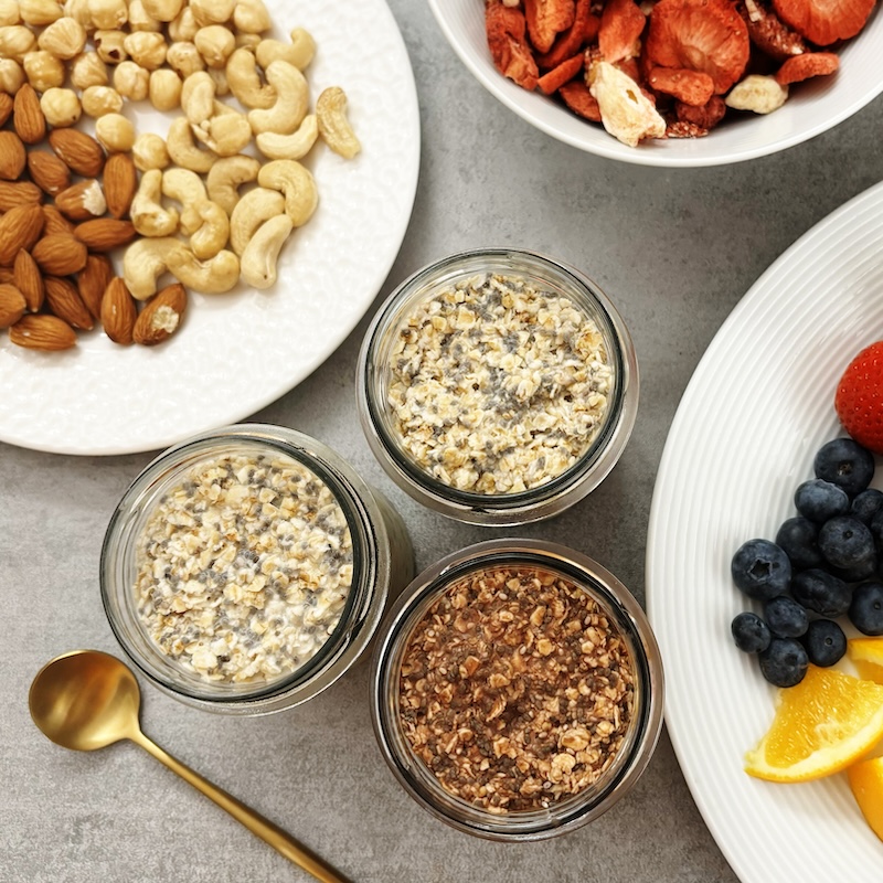 Overnight oats s čerstvým ovocem a ořechy