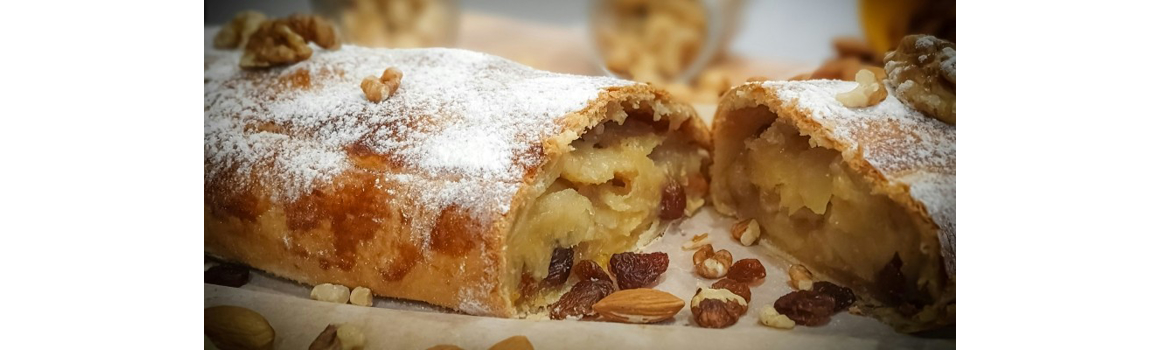 Jablečný štrůdl jako od babičky: Recept, těsto i pečení krok za krokem