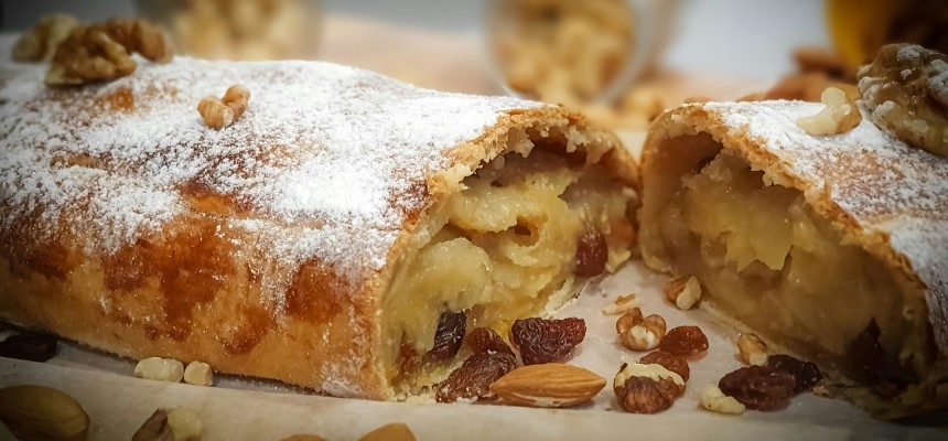 Jablečný štrůdl jako od babičky: Recept, těsto i pečení krok za krokem