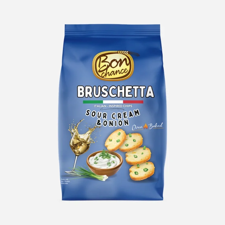 Bruschetta chipsy zakysaná smetana a jarní cibulka