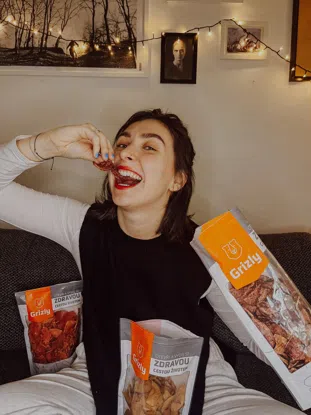 Jablka sušená tasty plátky – s jahodovým prachem